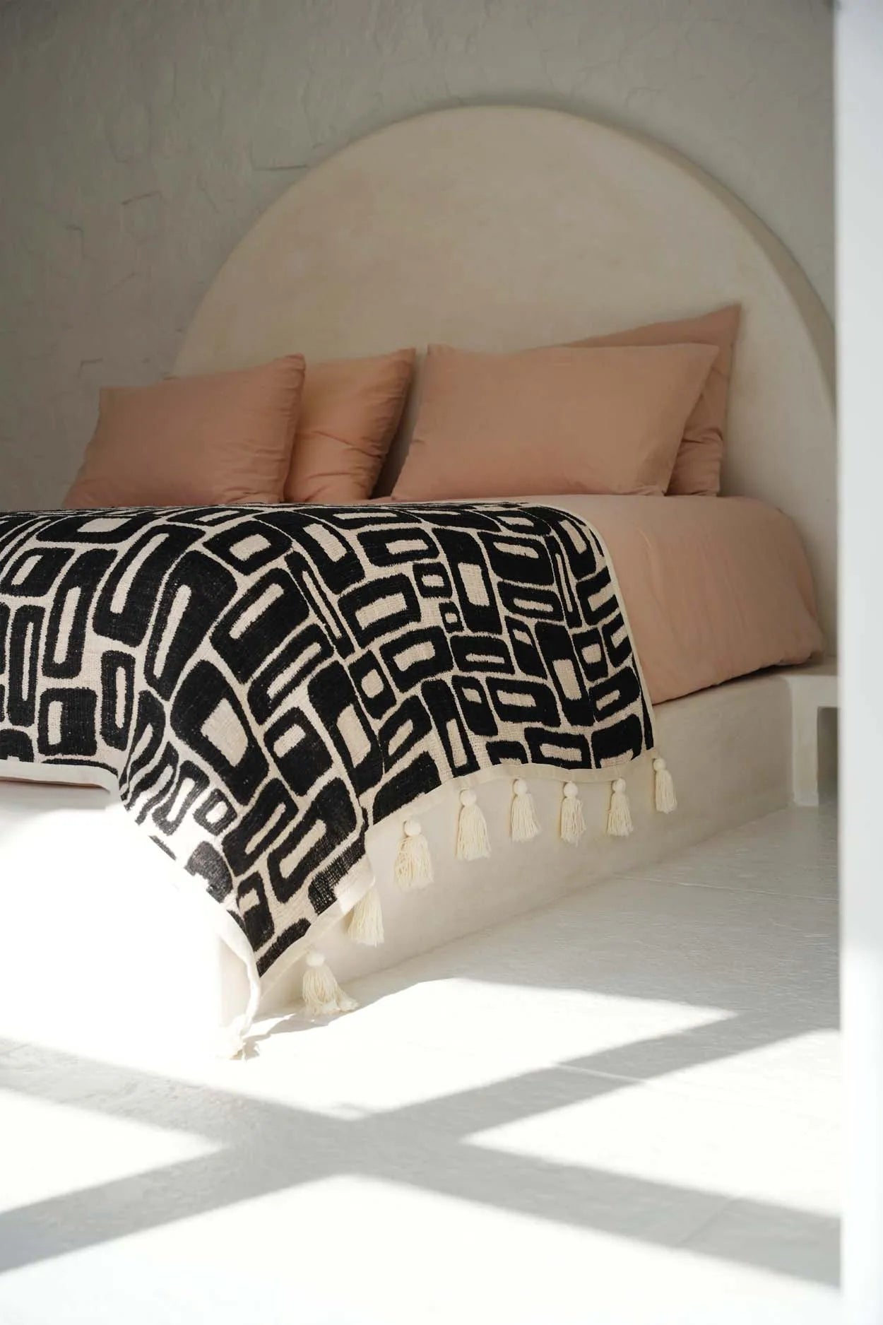 the-aztec-bed-throw-natural-black