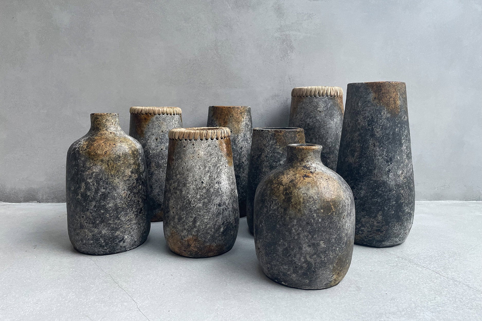 the-spooky-vase-antique-grey-m