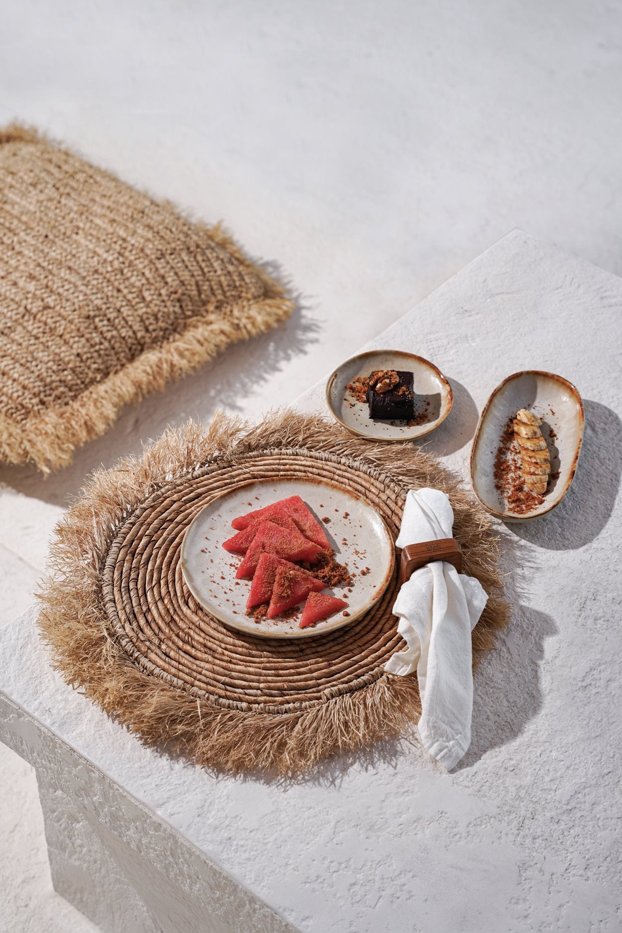 the-banana-raffia-placemat-natural