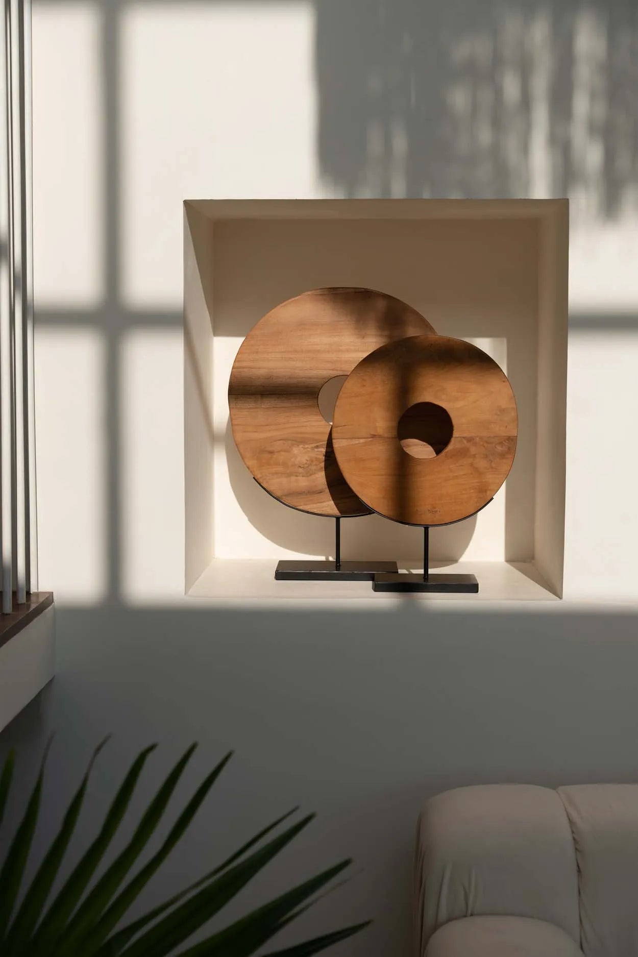the-teak-disc-on-stand-l