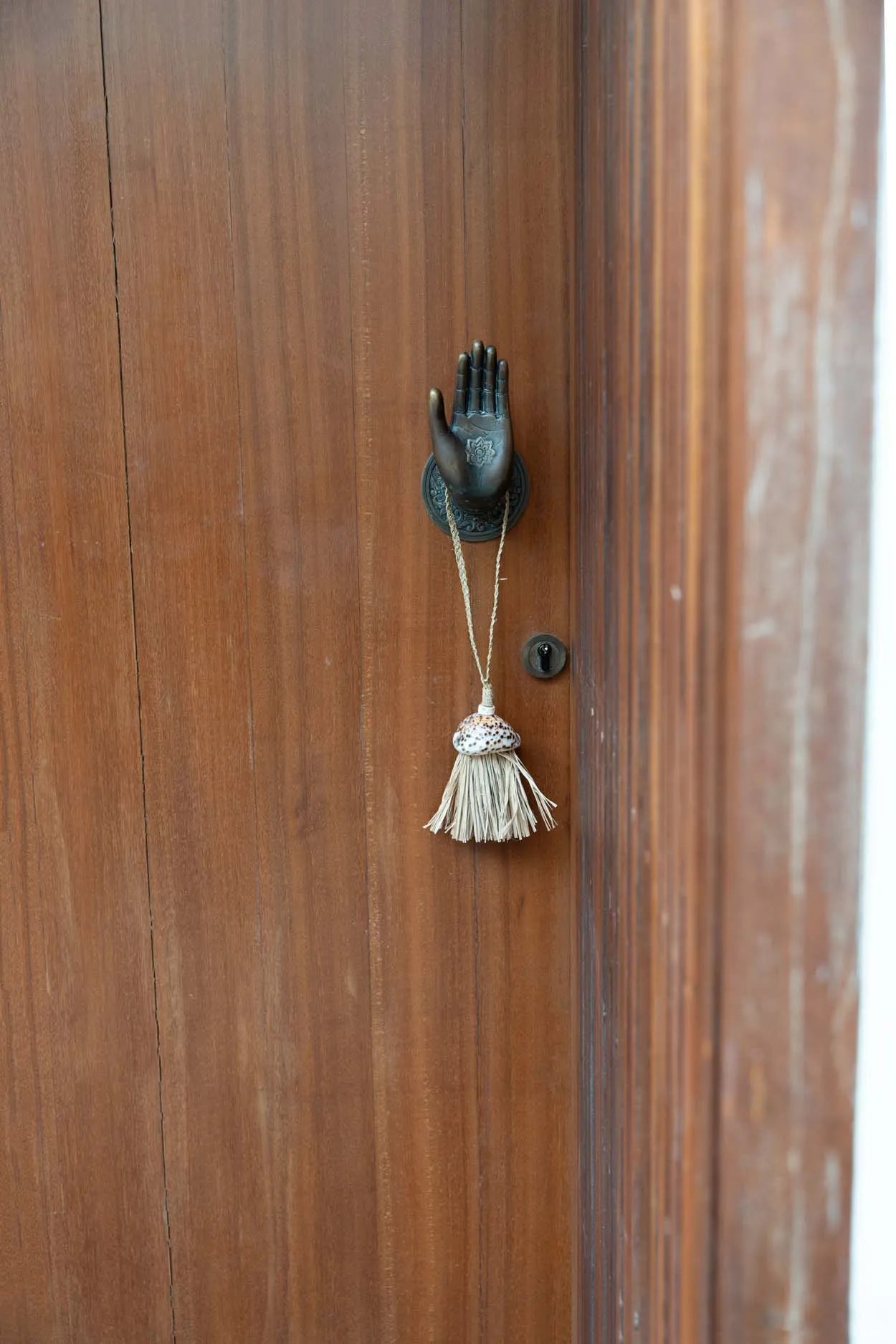 the-raffia-lupina-tassel-natural