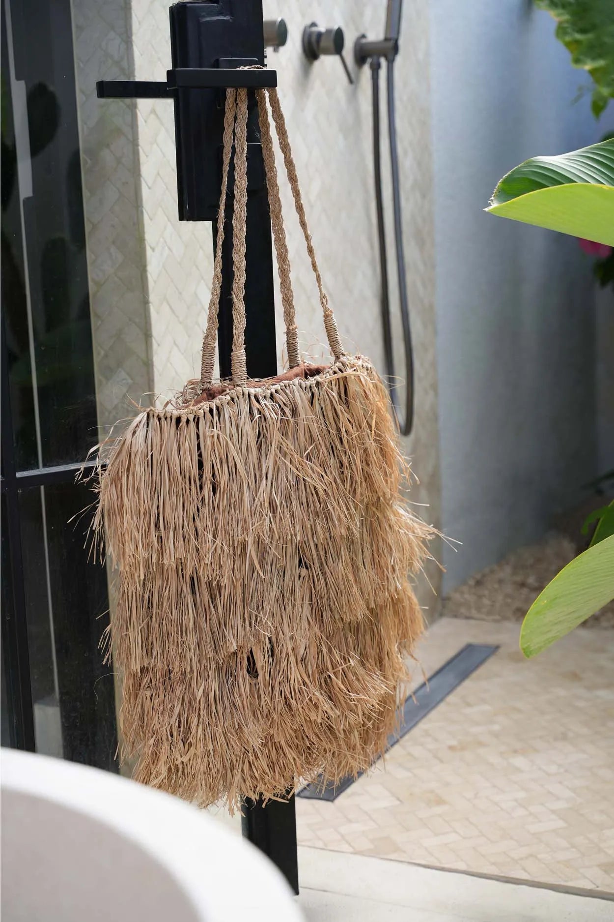 the-raffia-bahamas-tote-natural