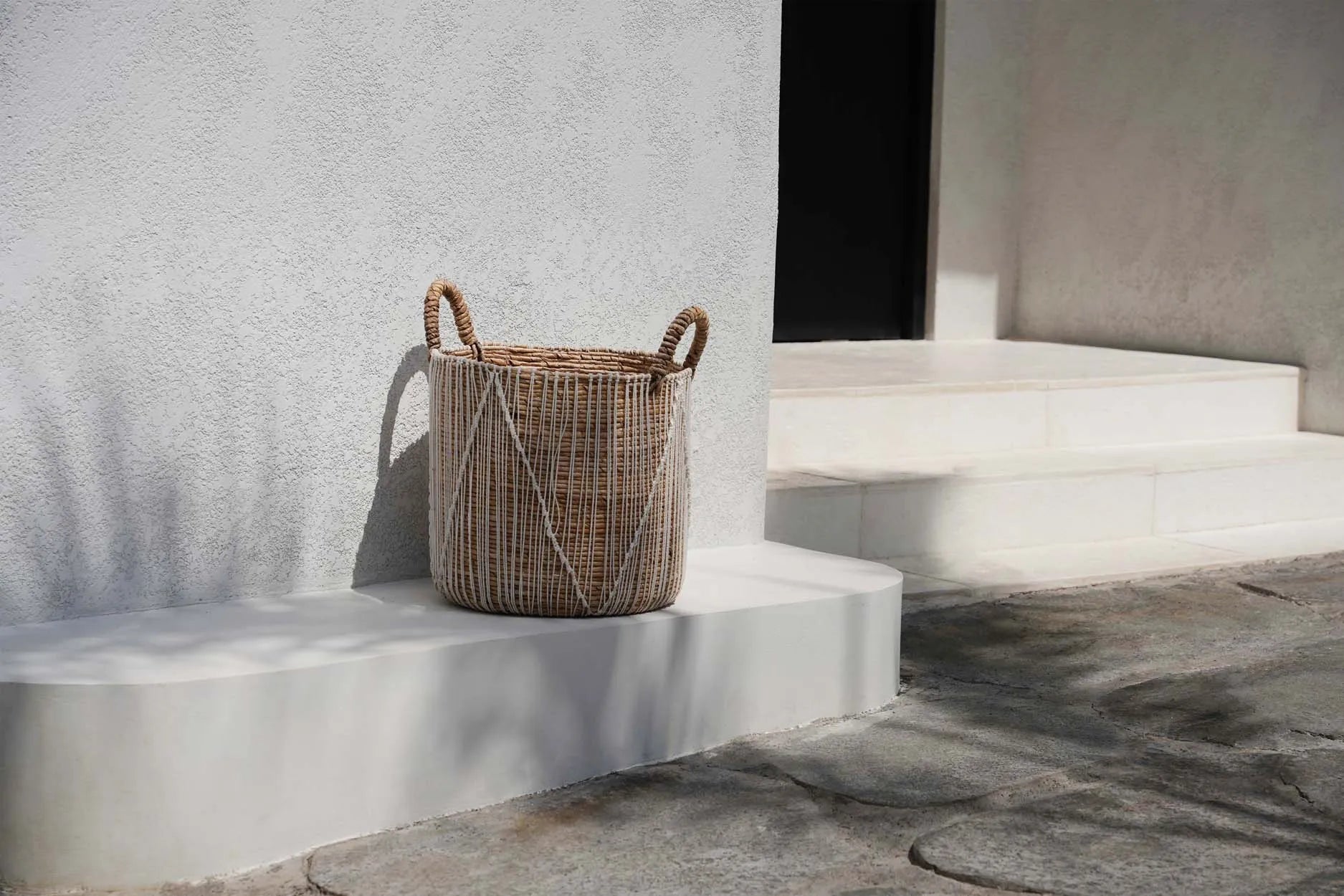 the-straight-stitched-macrame-basket-natural-white-m