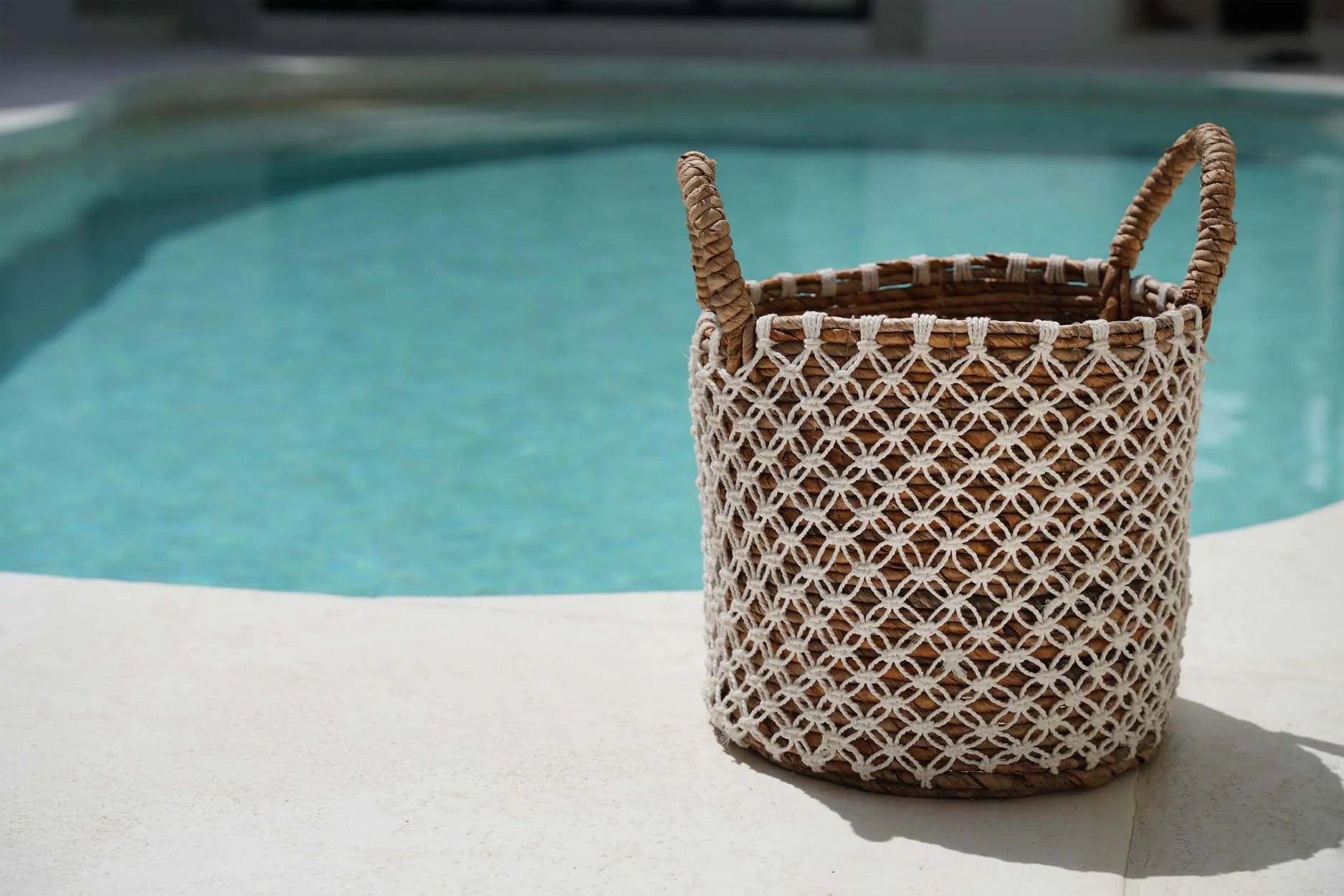 the-crossed-stitched-macrame-basket-natural-white-s