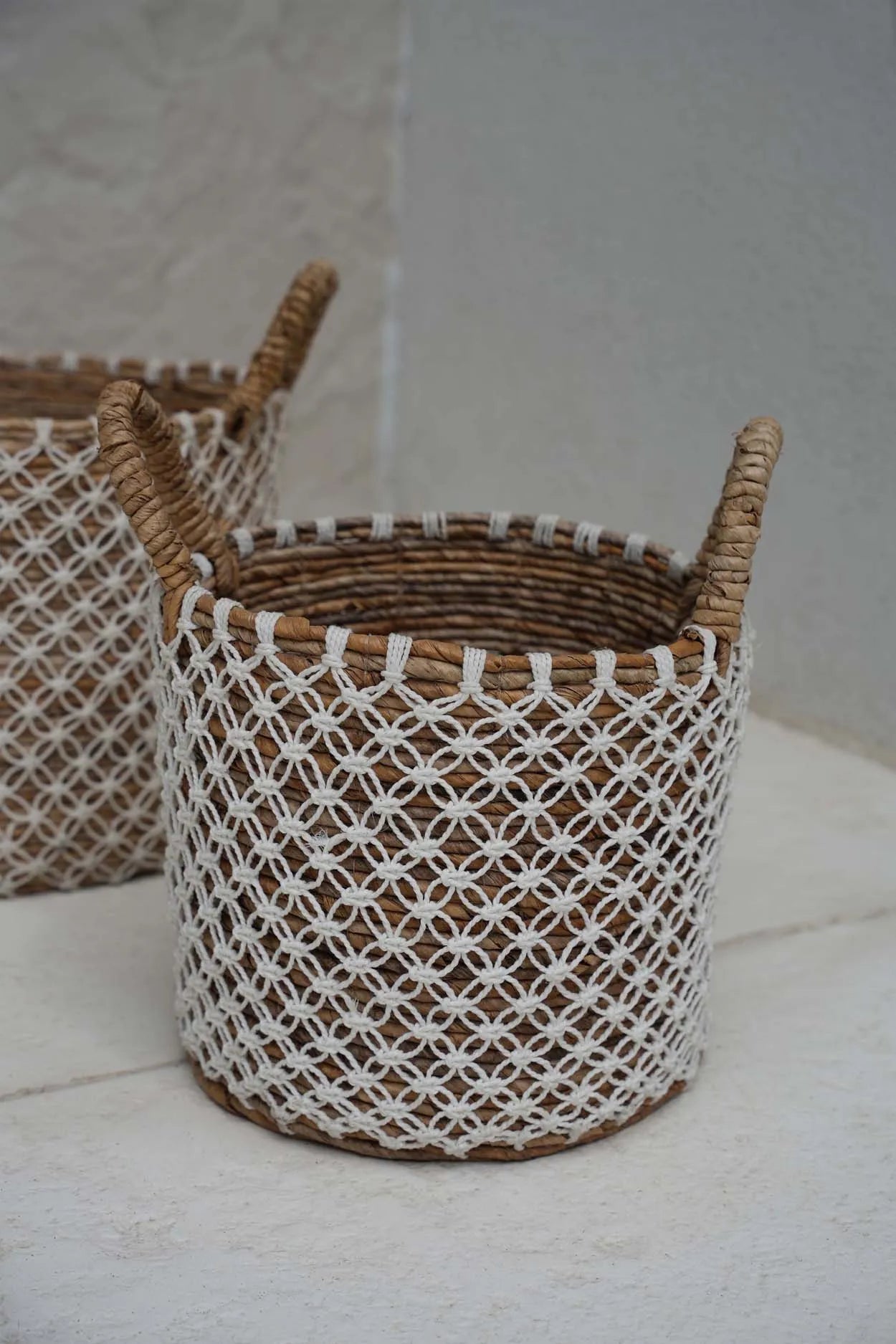 the-crossed-stitched-macrame-basket-natural-white-s