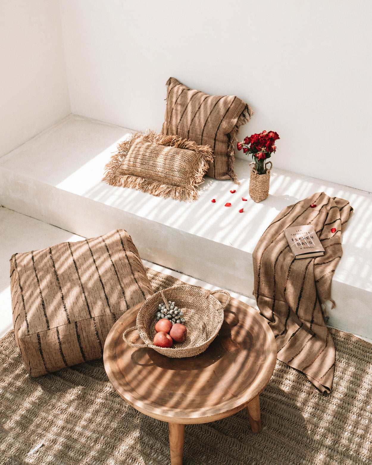 the-raffia-basket-trays-natural-s