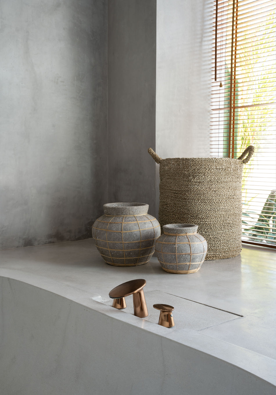 The Belly Vase - Concrete Natural - M